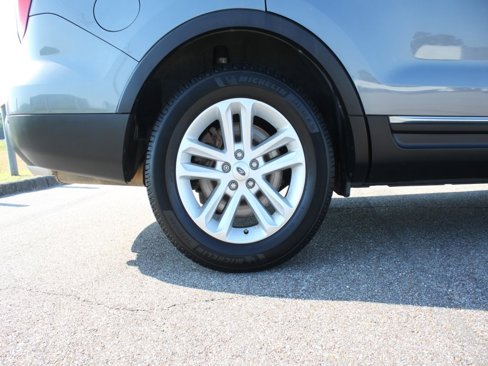 Used 2014 Ford Explorer XLT w/ Equipment Group 202A image 5