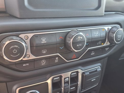 Used 2023 Jeep Gladiator Sport image 17