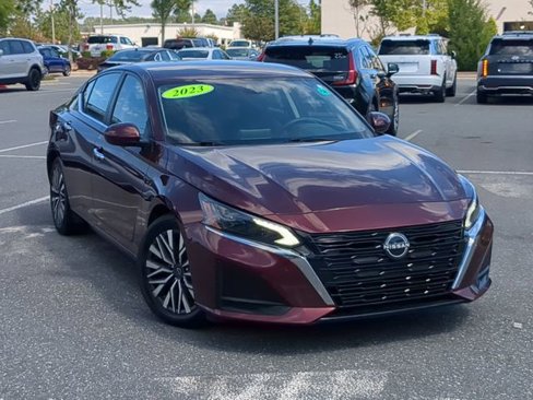 Used 2023 Nissan Altima 2.5 SV image 2