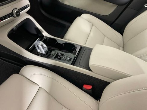 New 2025 Volvo XC40 B5 Plus w/ Protection Package Premier image 17