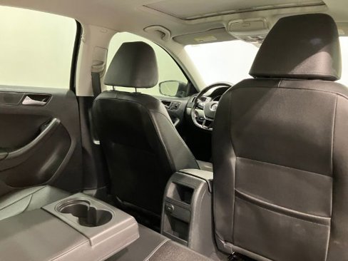 Used 2017 Volkswagen Jetta SE image 48