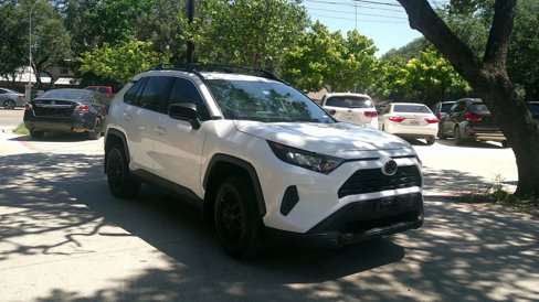 Used 2020 Toyota RAV4 LE image 1