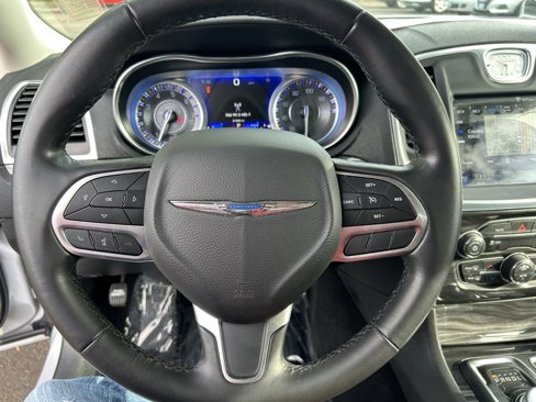 Used 2020 Chrysler 300 Touring L w/ 300 Premium Group image 12