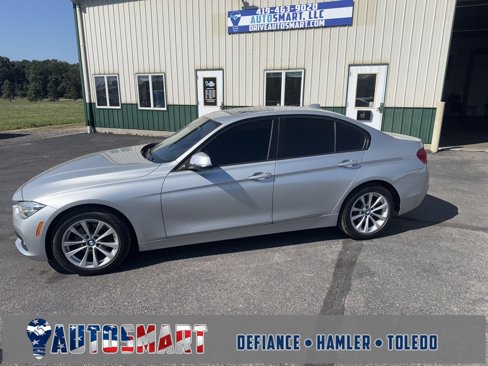 Used 2018 BMW 320i xDrive Sedan w/ Convenience Package image 4