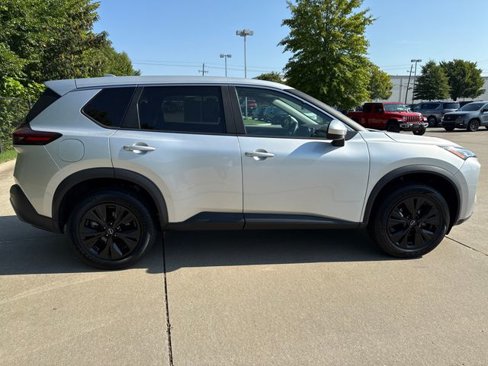 Used 2023 Nissan Rogue SV image 6