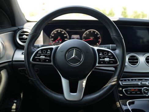 Certified 2019 Mercedes-Benz E 300 4MATIC image 27