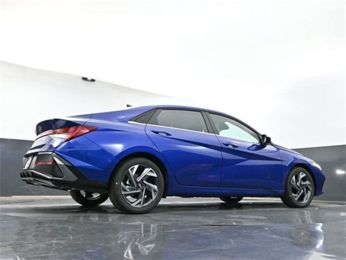 Used 2024 Hyundai Elantra SEL w/ Convenience Package image 35