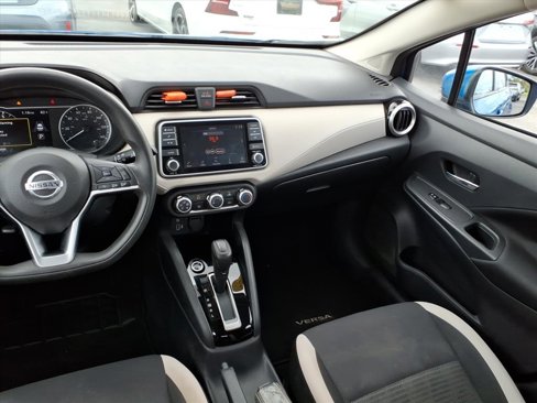 Used 2022 Nissan Versa SV image 6