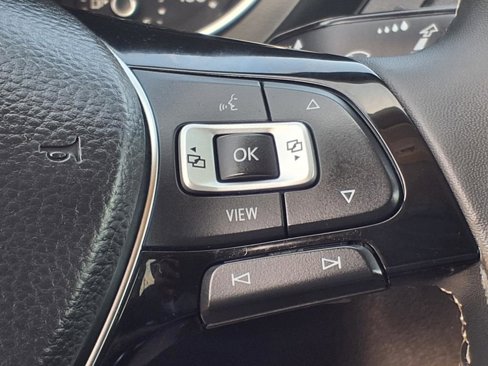 Used 2021 Volkswagen Tiguan SE image 18