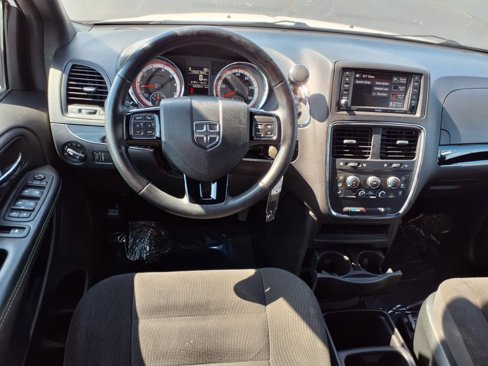 Used 2019 Dodge Grand Caravan SE image 4