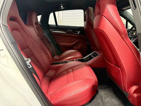 Used 2018 Porsche Panamera image 38