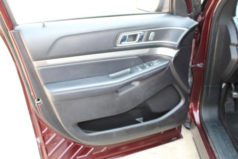 Used 2018 Ford Explorer XLT w/ Equipment Group 202A image 25