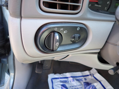 Used 2005 Ford Taurus SE image 38
