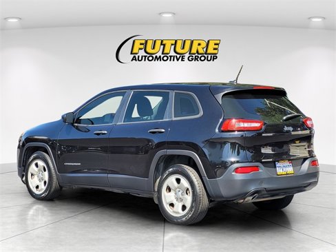 Used 2016 Jeep Cherokee Sport image 6