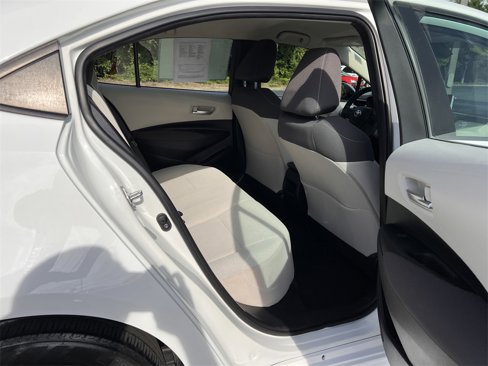 Used 2020 Toyota Corolla LE image 11