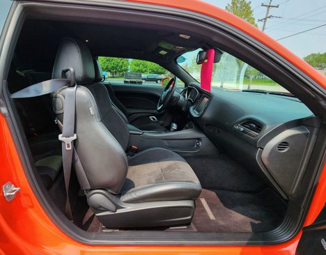 Used 2016 Dodge Challenger R/T Scat Pack w/ Leather Interior Group image 19