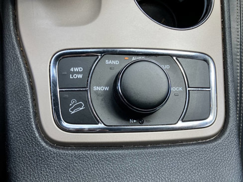 Used 2014 Jeep Grand Cherokee Limited image 18