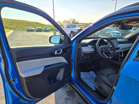 Used 2024 Jeep Compass Limited image 11