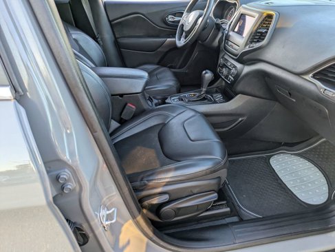 Used 2020 Jeep Cherokee Latitude Plus image 34