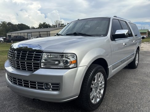 Used 2014 Lincoln Navigator L 2WD image 1