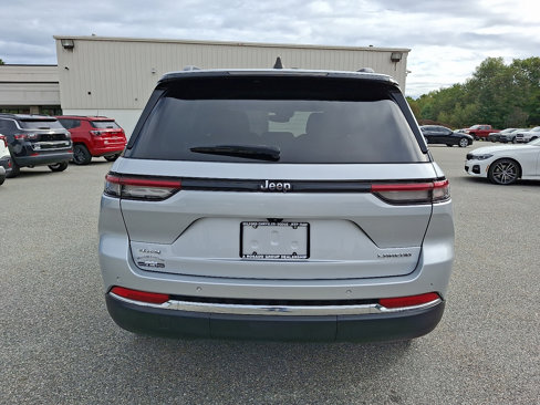 Used 2023 Jeep Grand Cherokee Laredo image 9