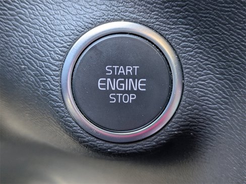 Certified 2023 Volvo XC40 B5 Plus image 29