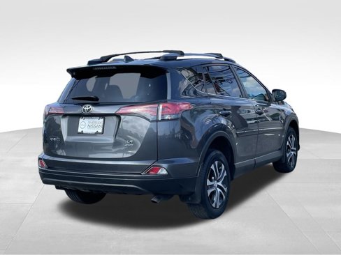 Used 2018 Toyota RAV4 LE image 4