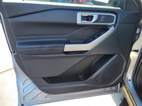 Used 2022 Ford Explorer XLT image 22