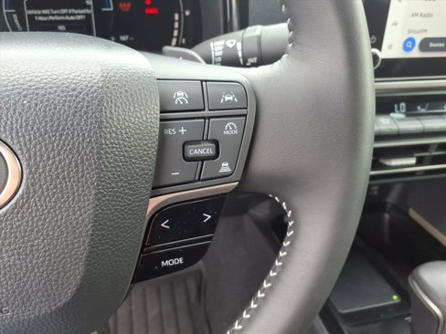 Used 2025 Toyota Camry SE image 19