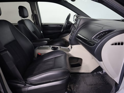 Used 2019 Dodge Grand Caravan SXT image 10
