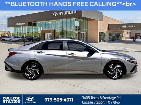 Used 2025 Hyundai Elantra Sport image 8
