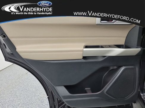Used 2021 Ford Explorer Limited w/ Equipment Group 301A image 9
