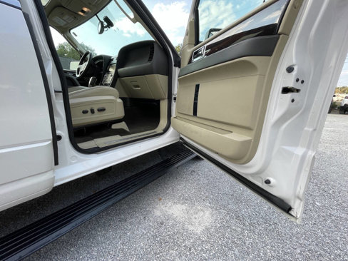 Used 2015 Lincoln Navigator L 4WD w/ Equipment Group 101A Reserve image 17