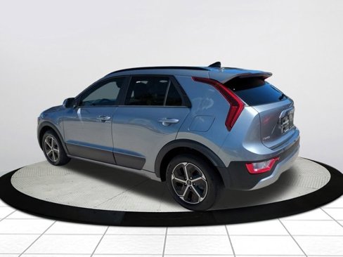 Used 2024 Kia Niro EX image 5