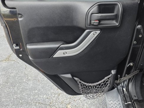 Used 2012 Jeep Wrangler Unlimited Sahara image 28