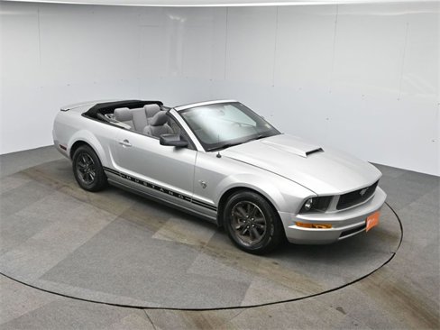 Used 2009 Ford Mustang Convertible image 37