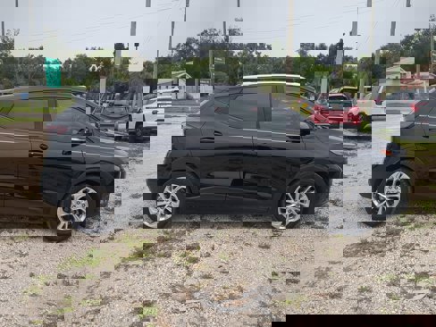 Used 2022 Chevrolet Bolt EUV LT w/ Comfort Package image 3