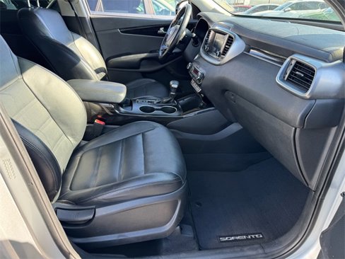 Used 2020 Kia Sorento EX image 15