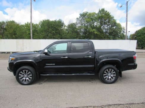 Used 2023 Toyota Tacoma Limited image 2