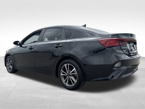 Used 2022 Kia Forte LXS w/ LXS Technology Package image 3