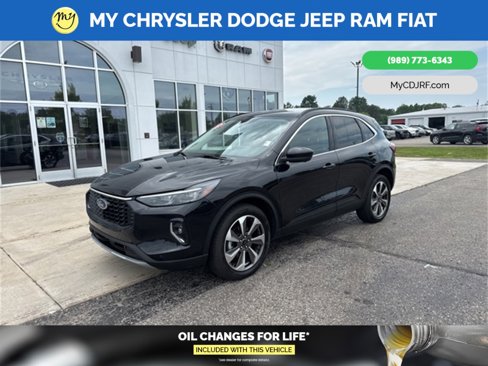 Used 2023 Ford Escape Platinum image 2