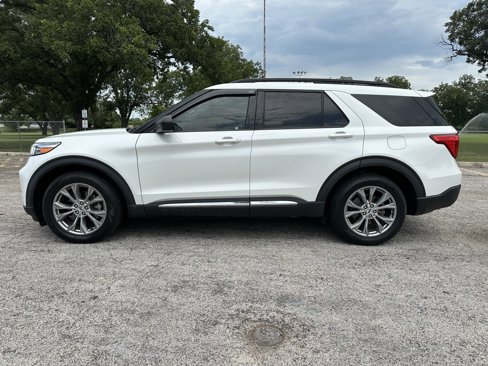 Used 2022 Ford Explorer XLT w/ Equipment Group 202A image 2