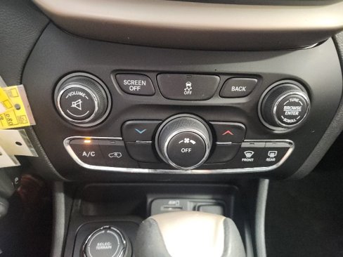 Used 2014 Jeep Cherokee Latitude image 17