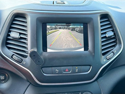 Used 2021 Jeep Cherokee Latitude Plus image 14
