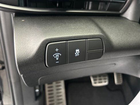Certified 2025 Hyundai Elantra Sport image 20