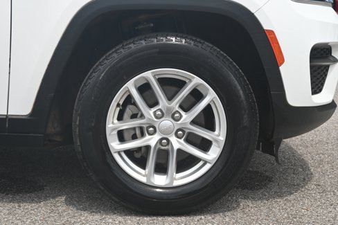 Used 2023 Jeep Grand Cherokee Laredo w/ Trailer Tow Prep Group (B) image 24
