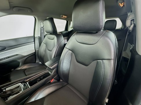 Used 2022 Jeep Compass Latitude image 19