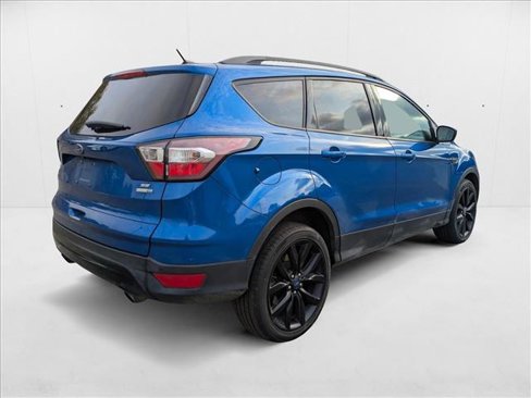 Used 2017 Ford Escape SE w/ Equipment Group 201A image 5
