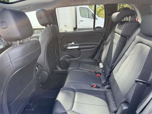 Used 2021 Mercedes-Benz GLB 250 4MATIC image 32