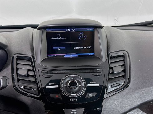 Used 2014 Ford Fiesta Titanium image 14